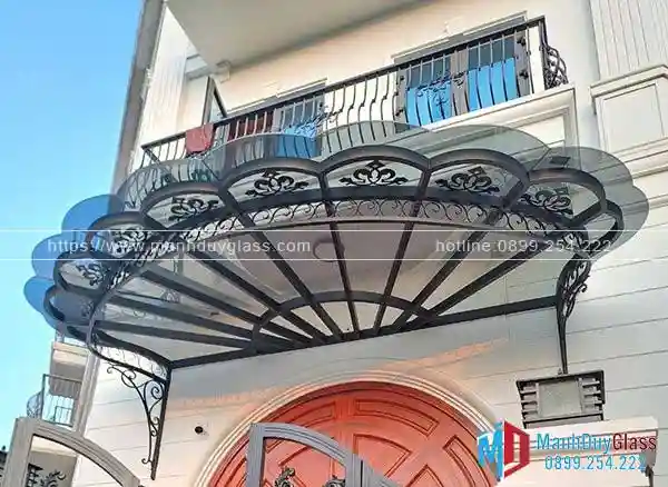 Thiết kế cá nhân hóa mái kính sắt nghệ thuật