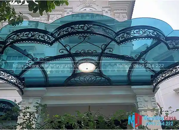 Thiết kế mái kính sắt nghệ thuật sang trọng 