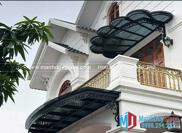 mai-kinh-che-cua-so-biet-thu