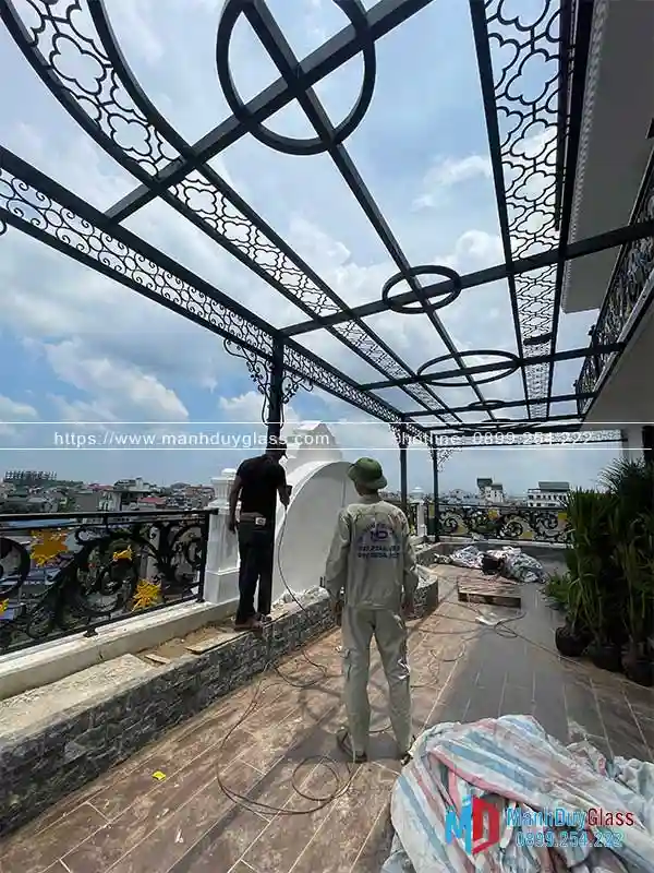 Khảo sát hiện trạng công trình trước khi thi công mái kính sắt nghệ thuật