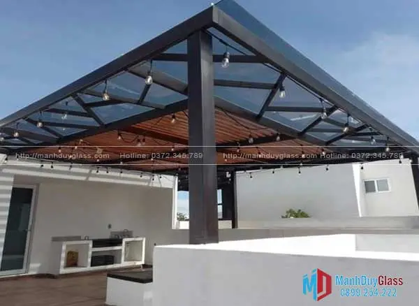 Mái kính sân thượng bằng sắt nghệ thuật 