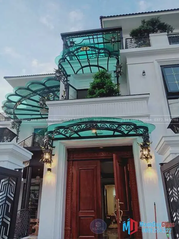 hệ thống mái hiên sắt mỹ thuật cho ngôi biệt thự