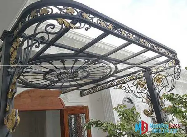 mẫu mái hiên sắt nghệ thuật cổ điển 
