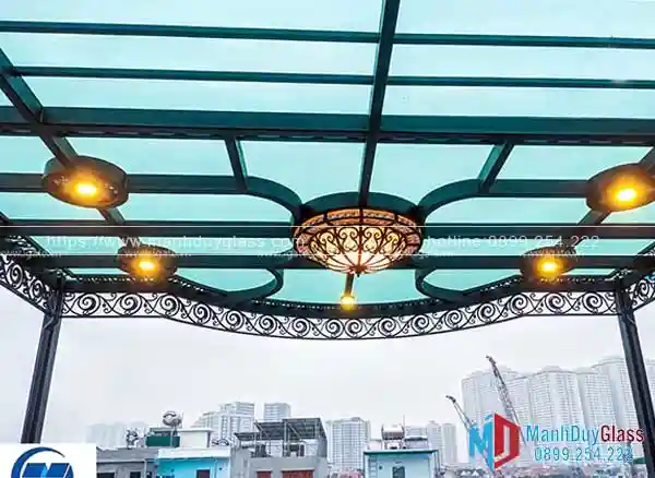 Kính màu sử dụng cho mái kính sắt nghệ thuật