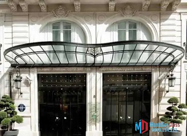 Mái hiên kính sắt nghệ thuật đơn giản