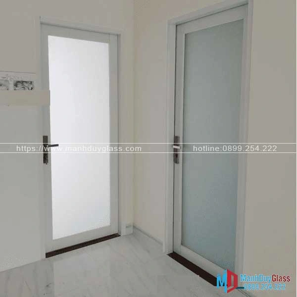 Cửa phòng ngủ 1 cánh Việt Pháp màu trắng