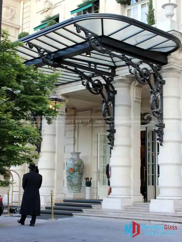 mái kính sảnh cổ điển