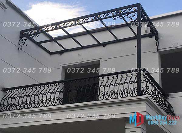 Mái kính ban công sắt nghệ thuật