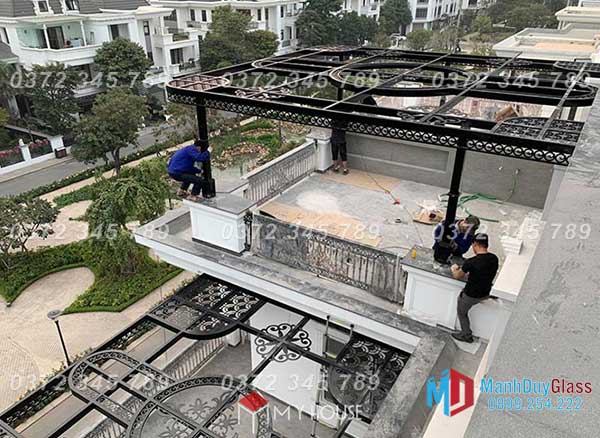 thi công mái kính sân thượng