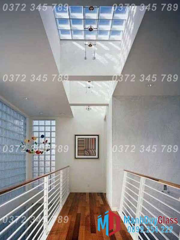 mái kính cường lực giếng trời