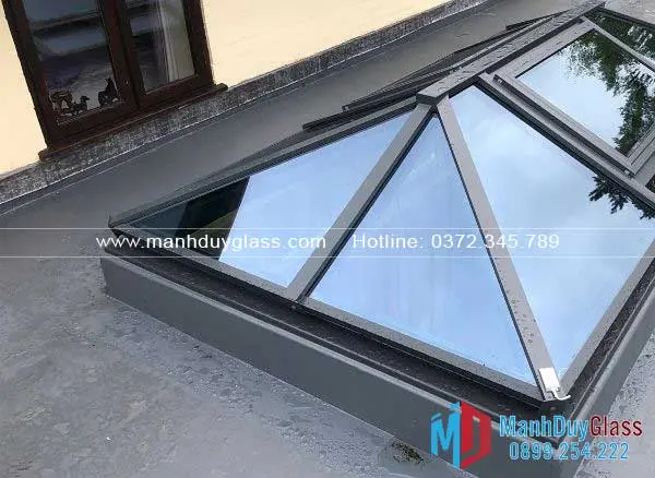  Mái kính giếng trời bền vững