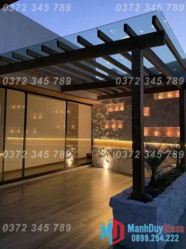 mái kính sấn thượng cho nhà biệt thự