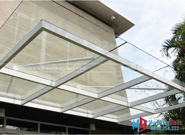 Mái kính sảnh đón làm bằng kính cường lưc