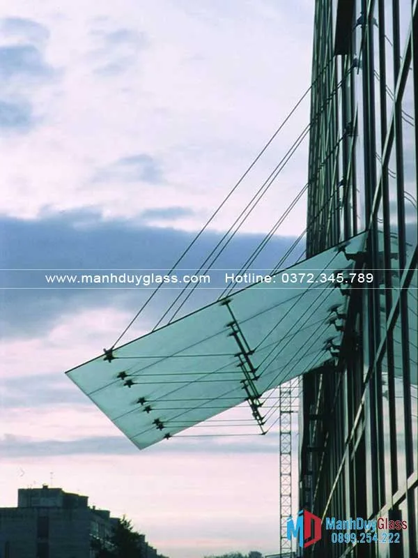 mái kính cáp treo dốc