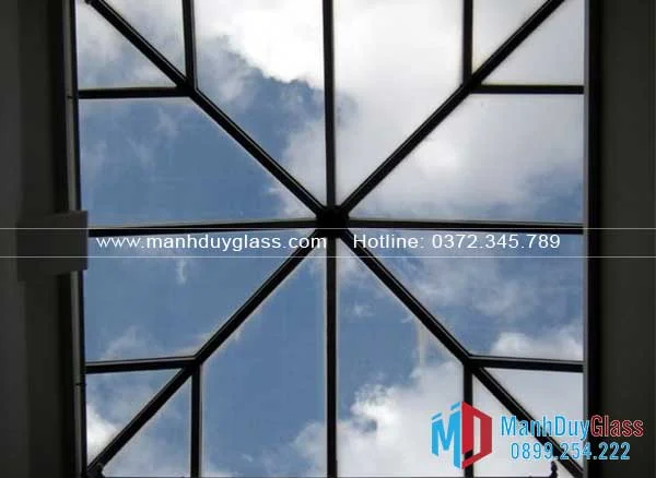 mái kính giếng trời lấy sáng hoa văn