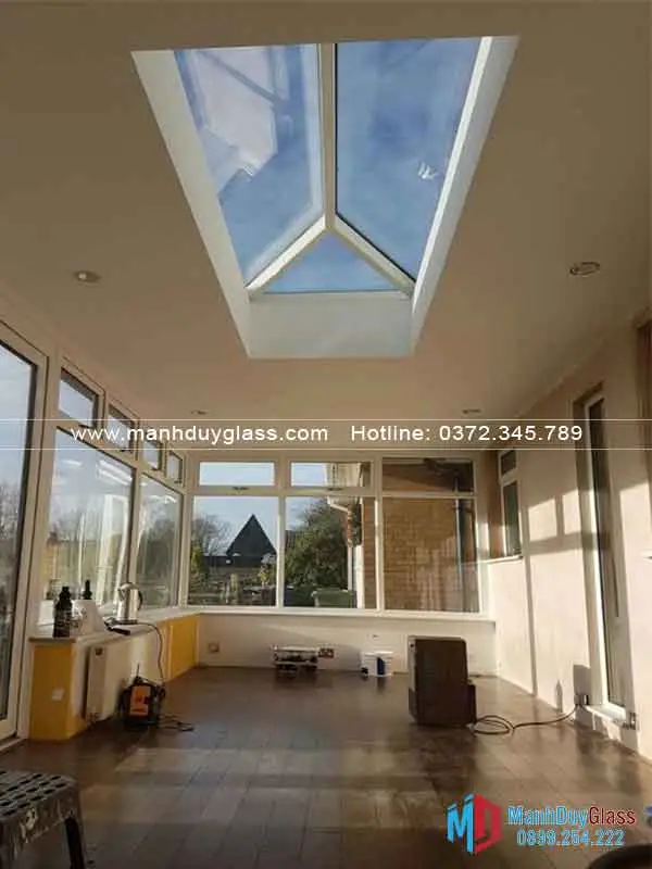 mái kính giếng trời dạng chóp