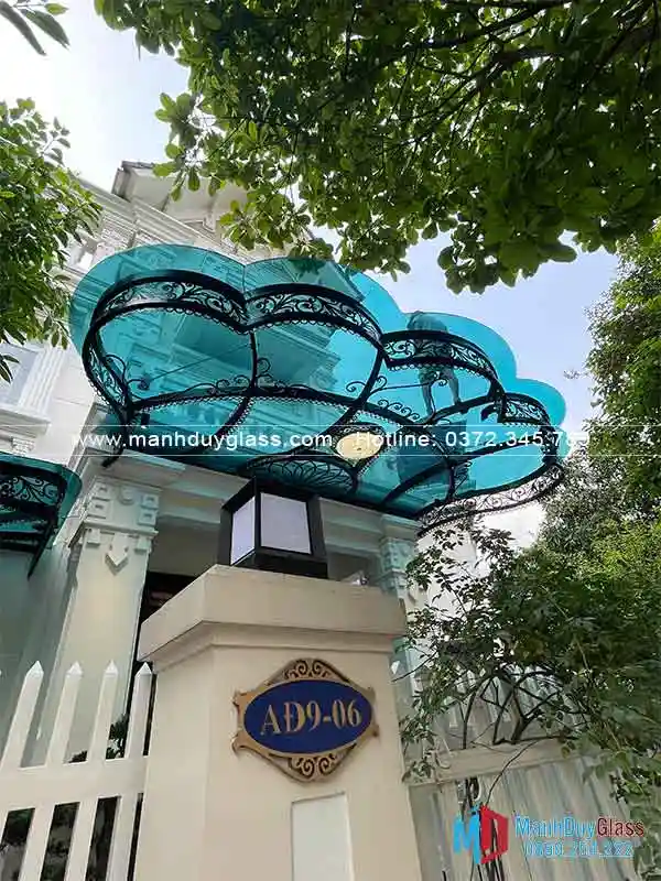 khung sắt kính cường lực