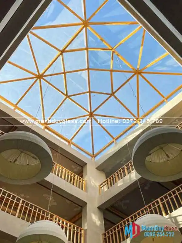 mái kính lấy sáng hoa văn