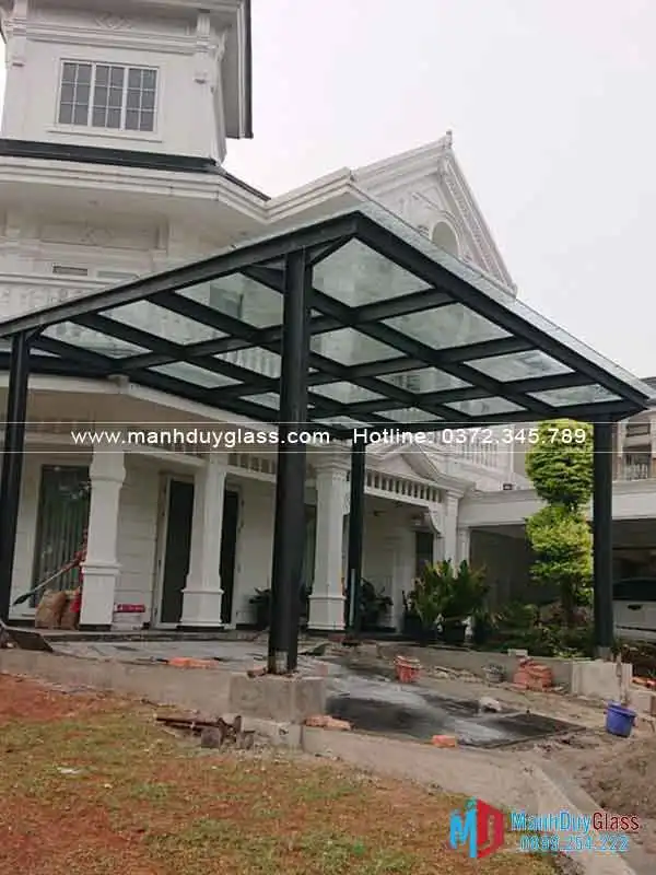 lắp đặt mái kính sân vườn