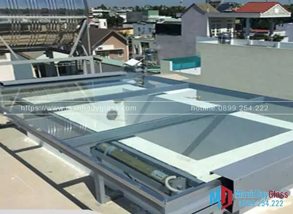 Mái kính thông minh