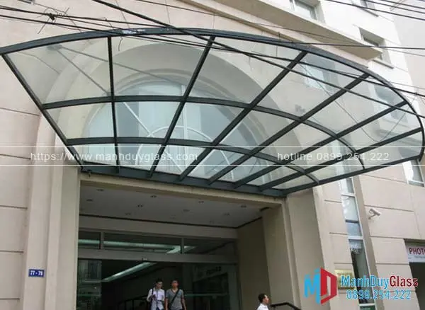 Mái sảnh kính cường lực bảo vệ tòa nhà