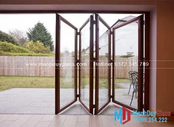 cửa-xếp-gấp-nhôm-kính-màu-đen