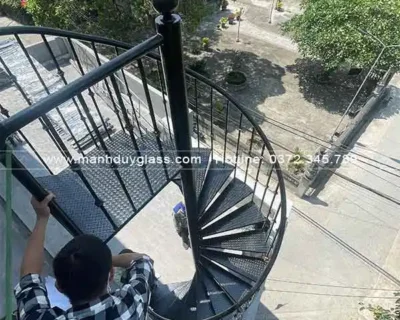 CT thi công cầu thang sắt soắn ốc tại Thường Tín chủ nhà anh Cường chị Oanh