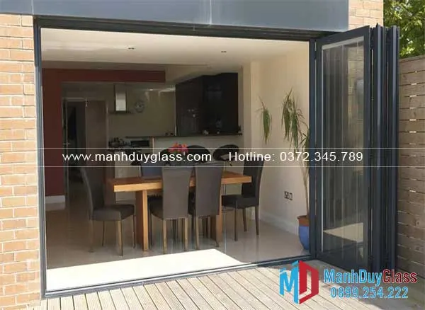 cửa-xếp-gấp-nhôm-kính-mẫu-mới