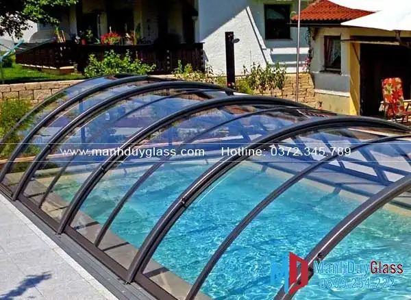 Mái kính xếp lớp bể bơi