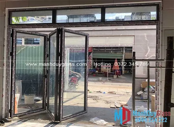 cửa-xếp-gấp-nhôm-kính-lắp-đặt-dễ-dàng