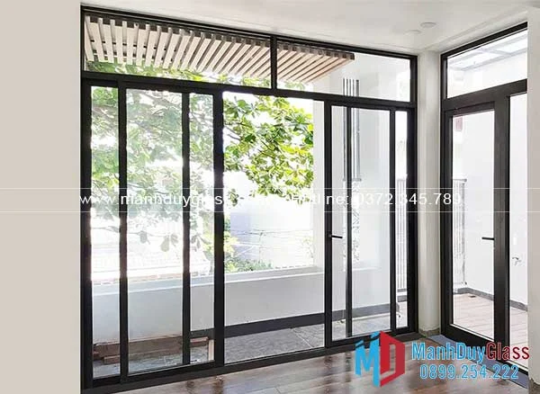 cua-nhom-hopo-mau-den