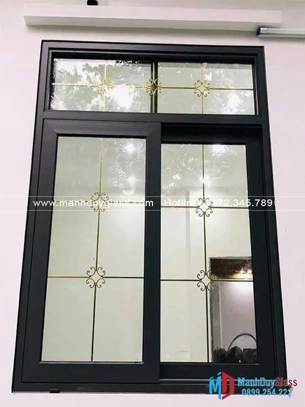 cửa-kính-hộp-màu-đen 