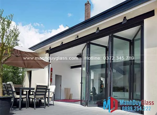 cửa-xếp-gấp-nhôm-kính