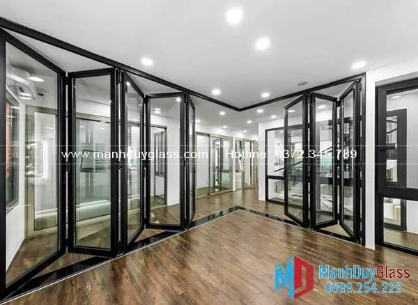 cửa-xếp-gấp-nhôm-kính-kính-cường-lực