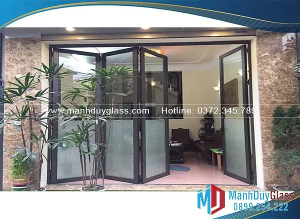 cửa-xếp-gấp-nhôm-kính-ánh-sáng