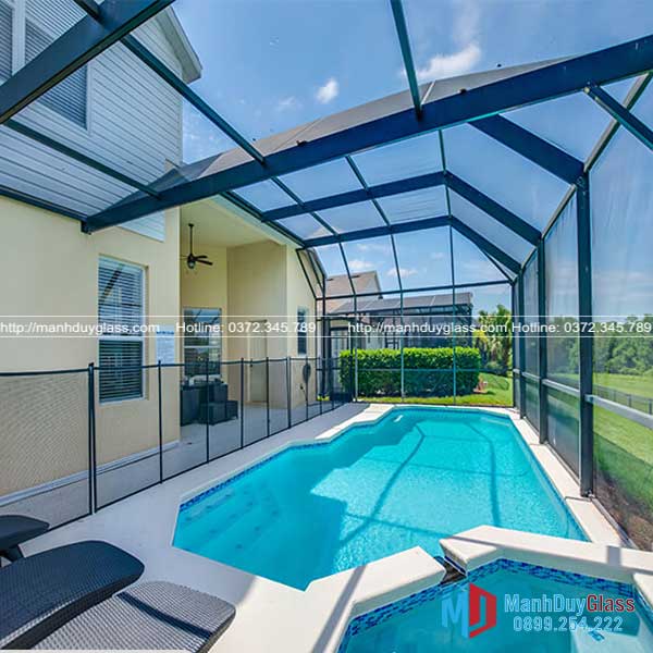 Mái kính bể bơi chắc chắn 