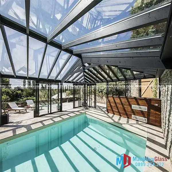 mái kính bể bơi kết hợp với vách kính