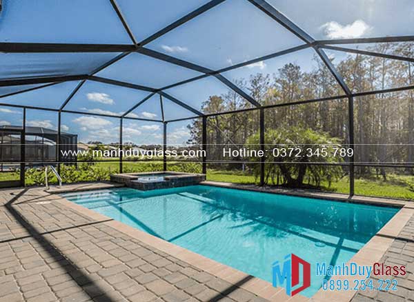 Mái kính bể bơi sang trọng 