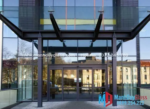 Mái kính canopy tạo ra không gian thoải mái