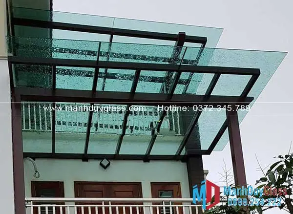 Mái kính canopy khung nhôm chắc chắn