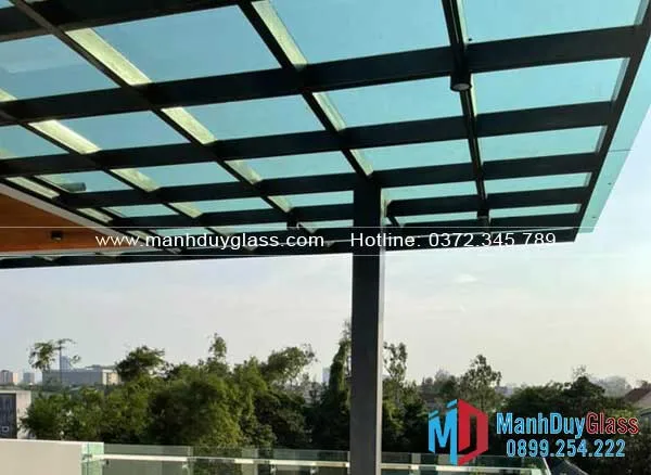 Mái kính sân thượng hiện đại