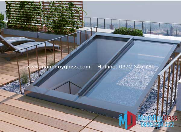 Mái kính sân vườn tự động.