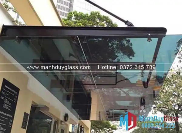 Mái kính treo spider chắc chắn