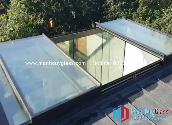 Mái kính trượt dọc ban công
