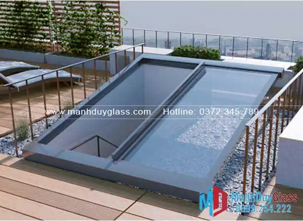 Mái kính trượt giếng trời