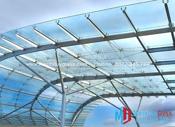 Mái kính trượt dọc ban công