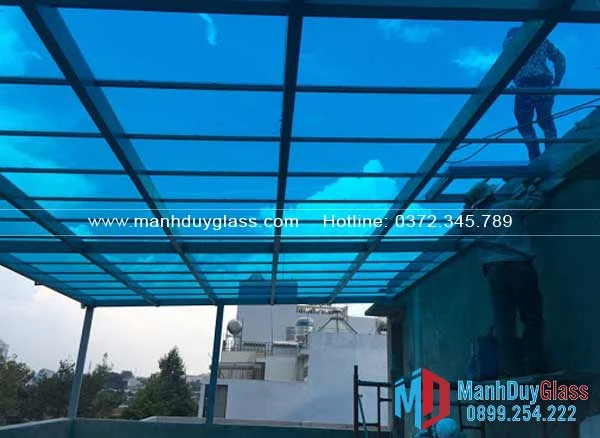 Mái kính xanh đen thương mại