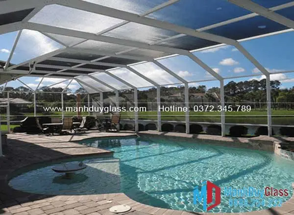 mái kính xuyên sáng tuyệt vời cho bể bơi