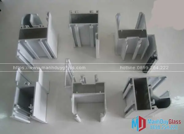 Cửa nhôm Việt Pháp không chỉ là một lựa chọn phổ biến trong ngành xây dựng mà còn là biểu tượng của sự bền bỉ, an toàn và thẩm mỹ. Mạnh Duy Glass, với kinh nghiệm và chuyên môn cao, sẽ giúp bạn hiểu rõ hơn về sản phẩm này, từ các ưu điểm vượt trội đến cách lựa chọn phù hợp. Hãy cùng khám phá những thông tin quan trọng giúp bạn đưa ra quyết định đúng đắn và tối ưu hóa giá trị cho ngôi nhà của mình.