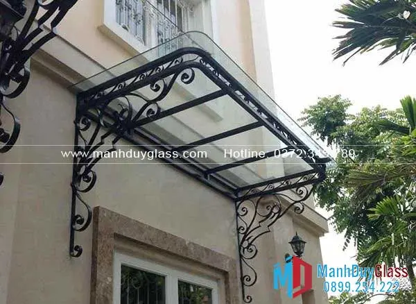 Thiết kế mái kính Canopy nghiêng 